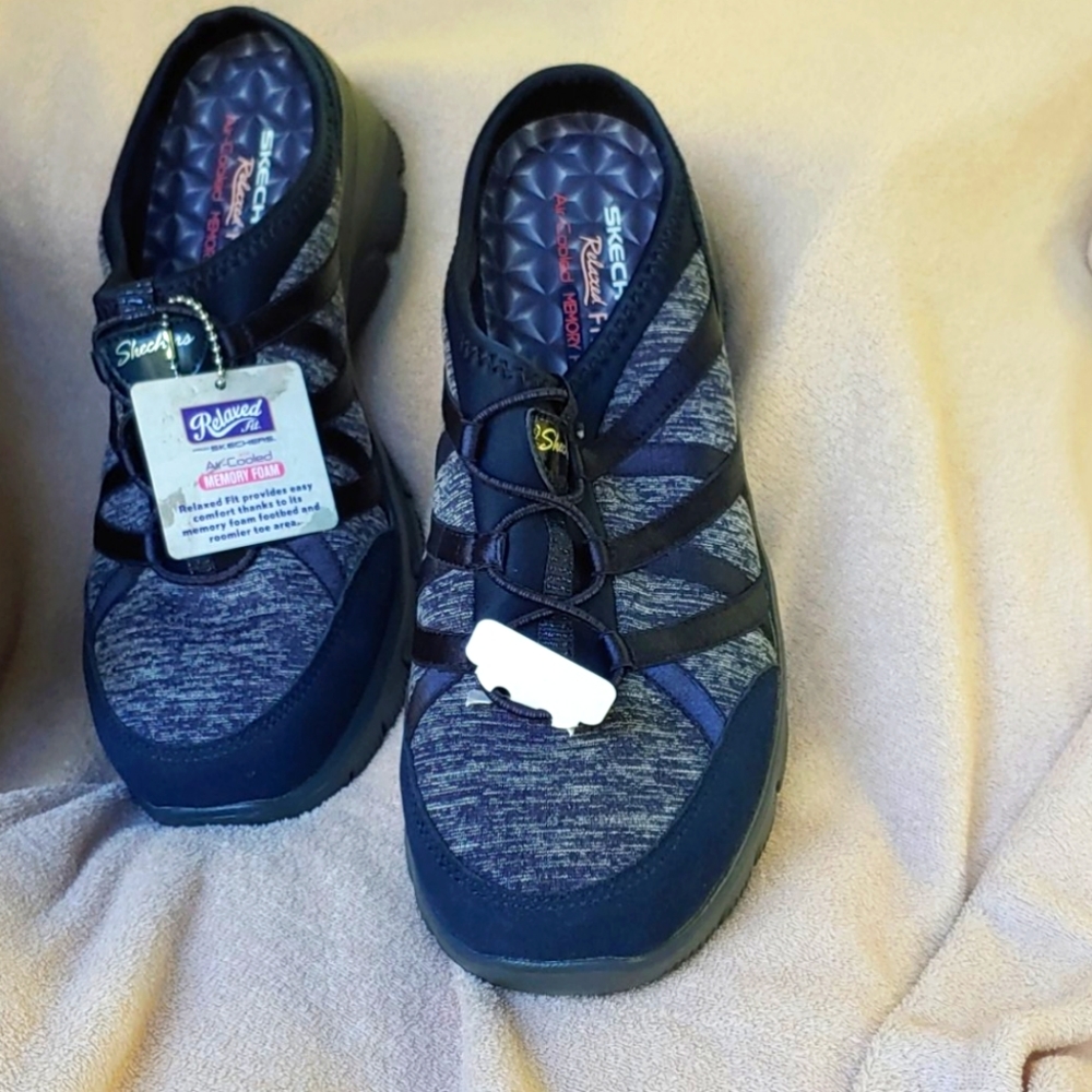 Skechers relaxed fit shoes size 10